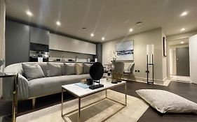 Sophisticated 1Br, 1 Ba Chigwell Designer Flat Chcl F2